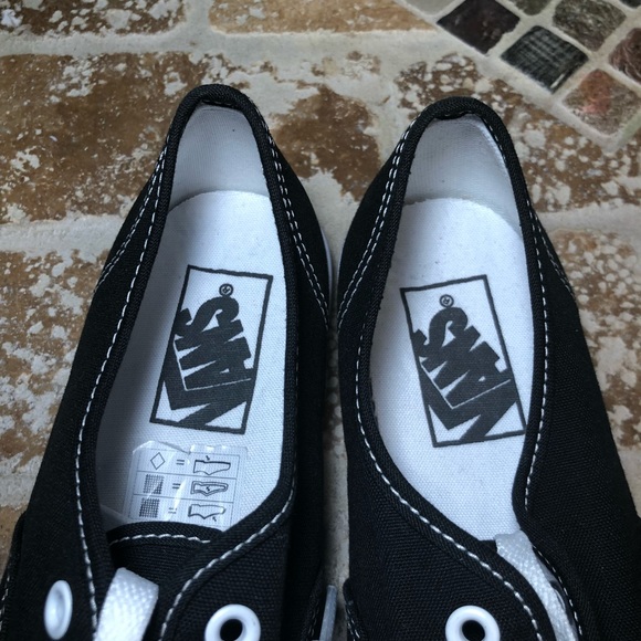 Vans NWOT Unisex Authentic Skate Shoe - Picture 4 of 6